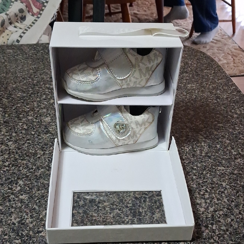 Infants Michael Kors Shiny Silver Baby Walkers Sz 3 (6-9) Months